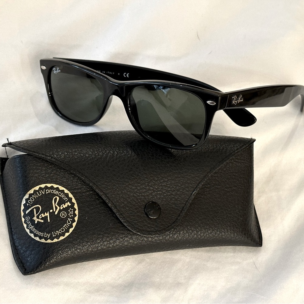 Ray-ban Wayfarer back sunglasses